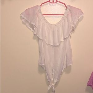 ❤️3 for $13❤️White Ruffled Blouse